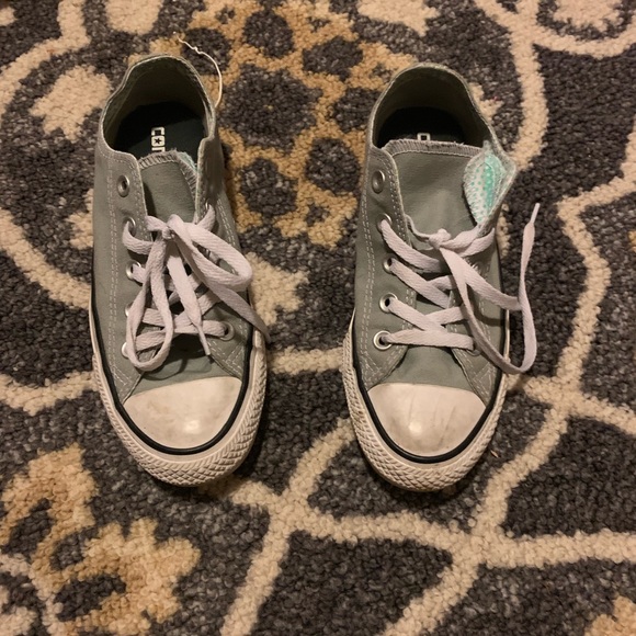 Converses - Picture 2 of 5